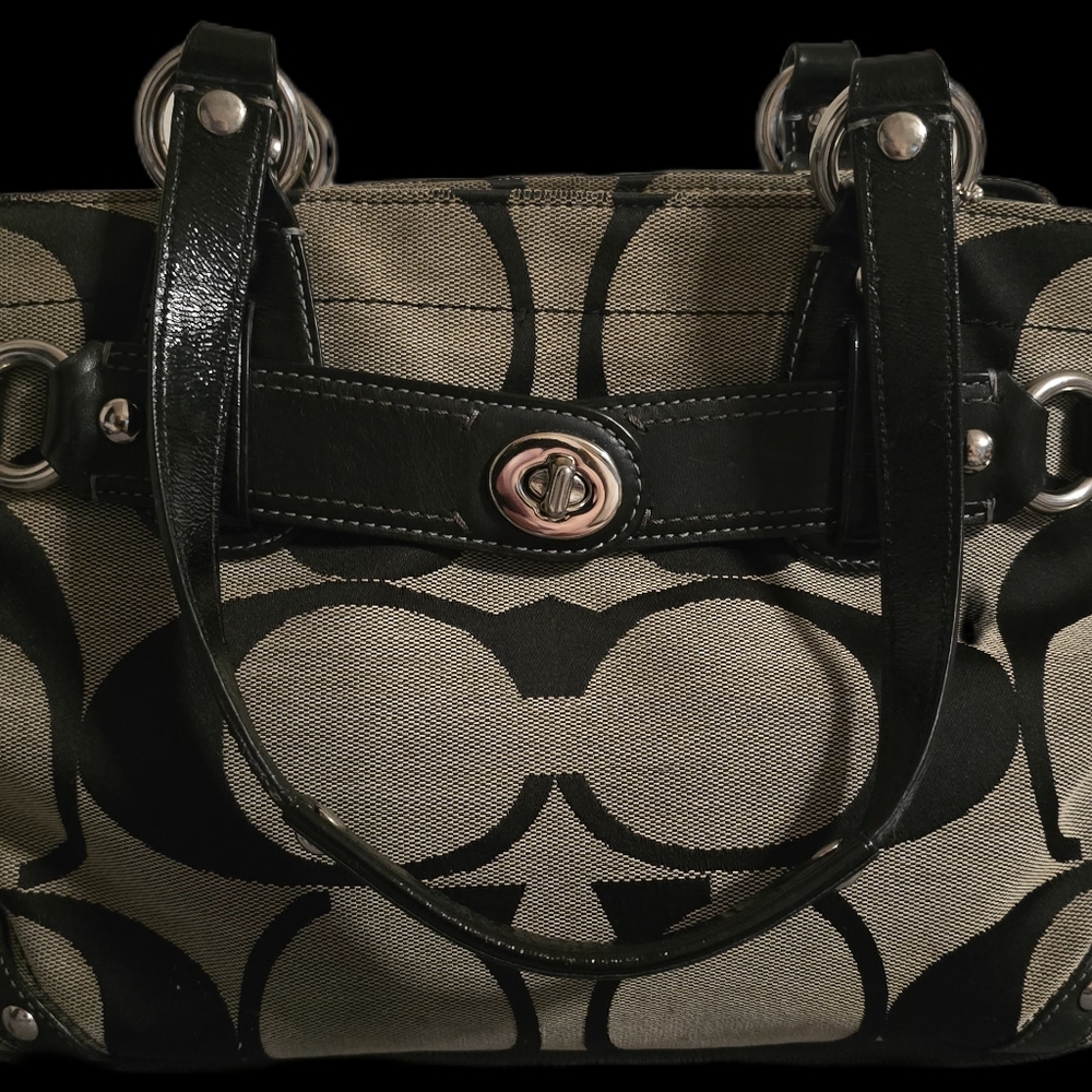 Women's Vintage Coach Handbag - Picture 3 of 10